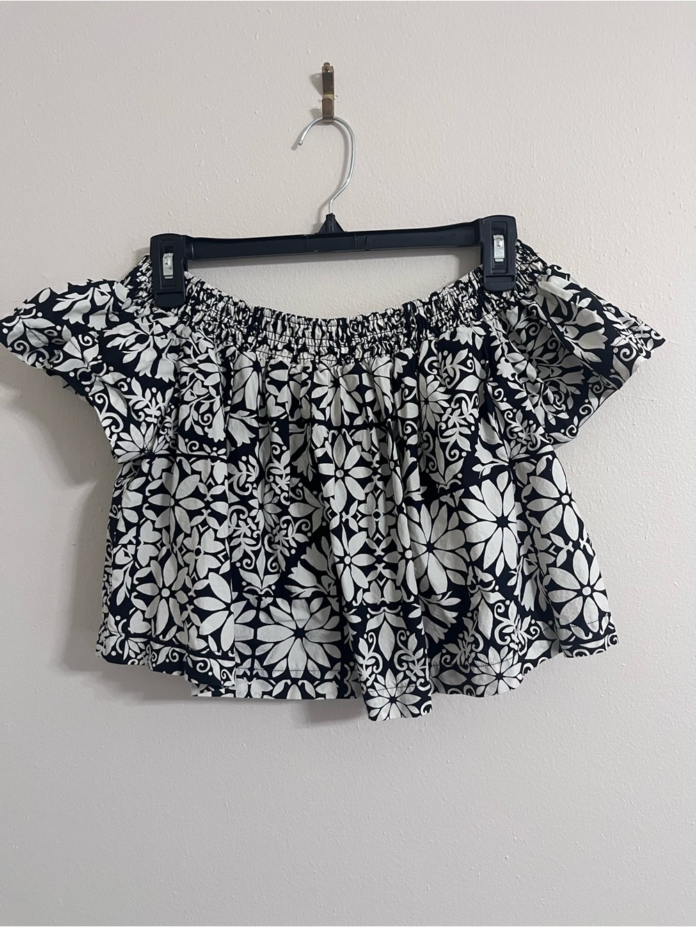 Maeve by Anthropologie | Black & White Floral Off-Shoulder Women’s Top
